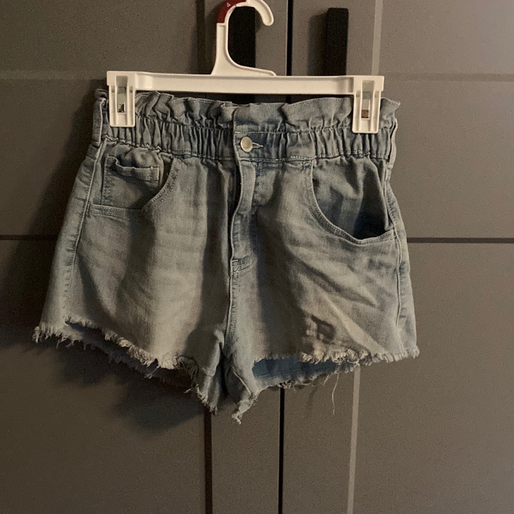 Jean shorts with expandable waist.